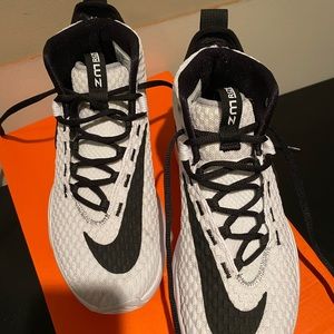 NWB Nike Zoom Rize TB. White and black